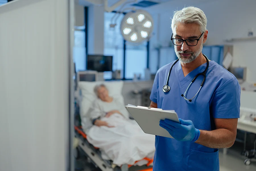 freestanding-ER-doctor-patient-care Freestanding Emergency with Doctor and Patient